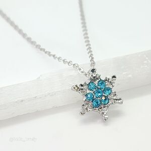 Snowflake Glistening Necklace Jewelry Gift Holidays Christmas